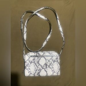 Adorable Steve Madden Crossbody Clutch